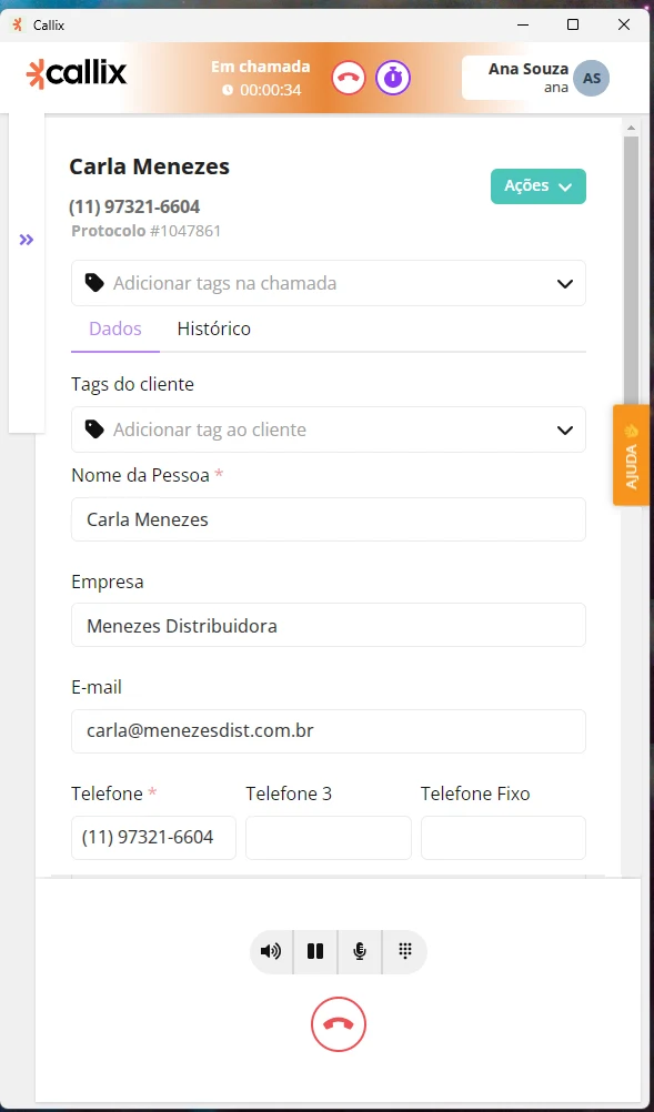 Aplicativo instalável da Callix com uma ligação em andamento, a ficha do contato e os controles da chamada
